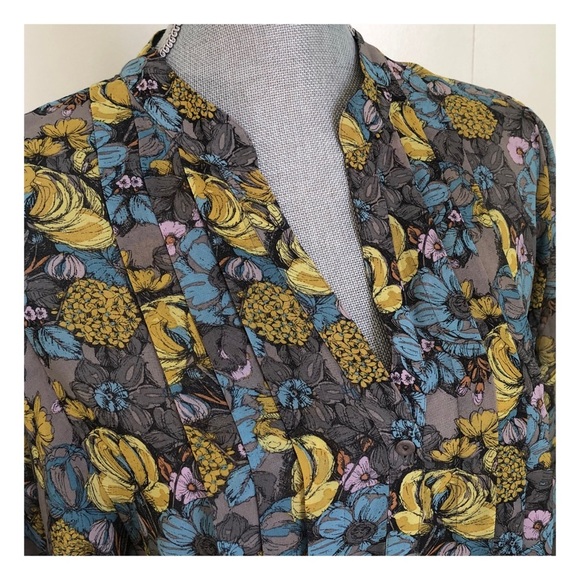 HINGE GORGEOUS FLORAL TOP - Picture 4 of 7